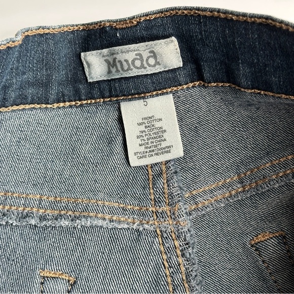 MUDD High-Waisted Frayed Hem Denim Shorts Sz 5 Distressed - Picture 10 of 11